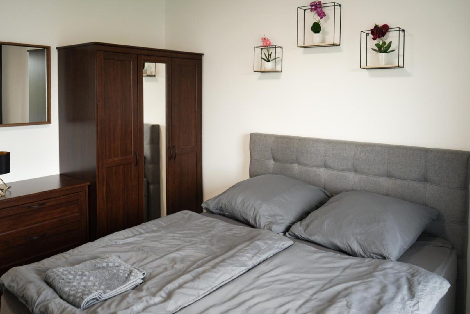 Moeblierte 3-Zimmer-Wohnung Nahe Duesseldorf In Duisburg-Sued Zewnętrze zdjęcie